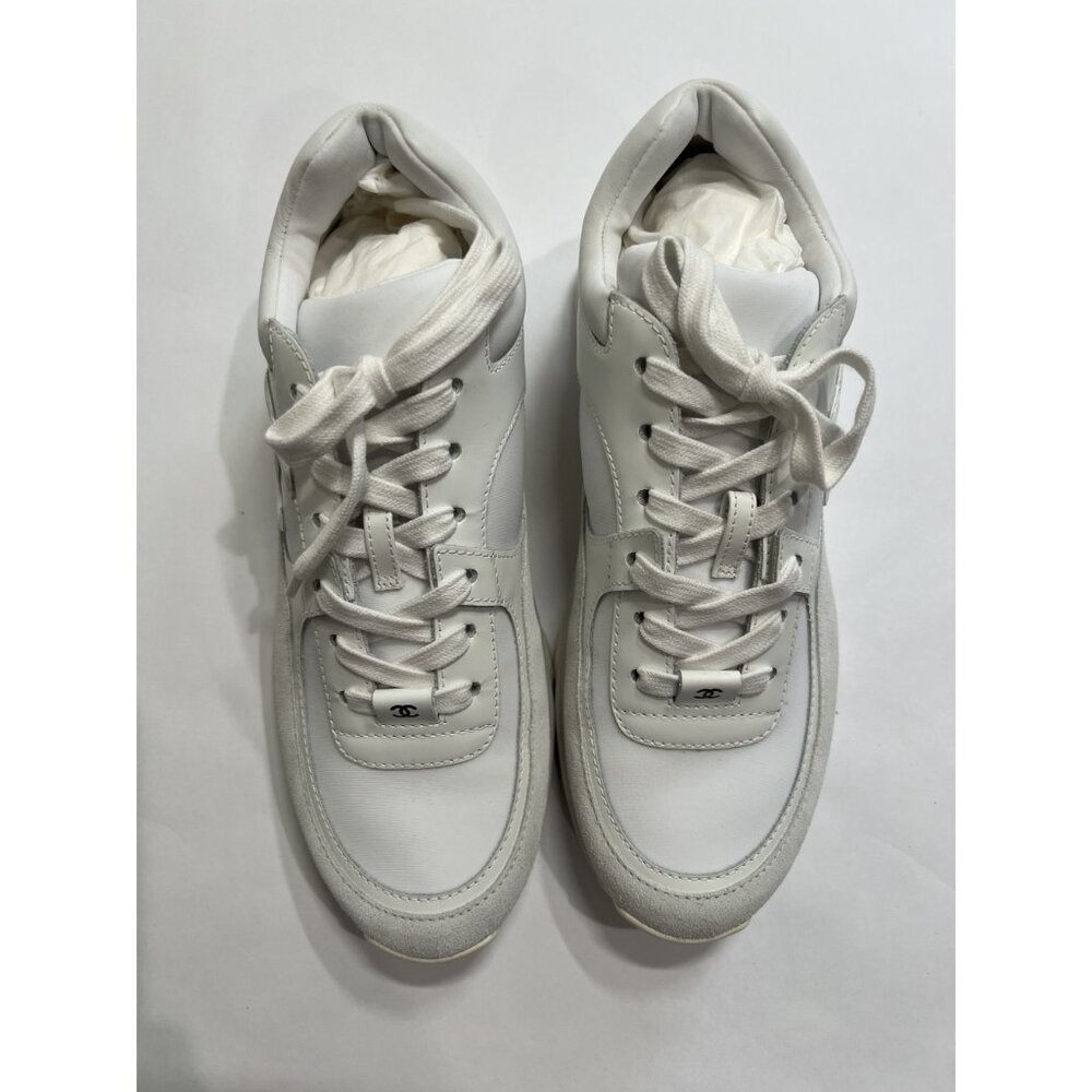 Chanel Interlocking CC logo Sneakers in White - Picture 6 of 11